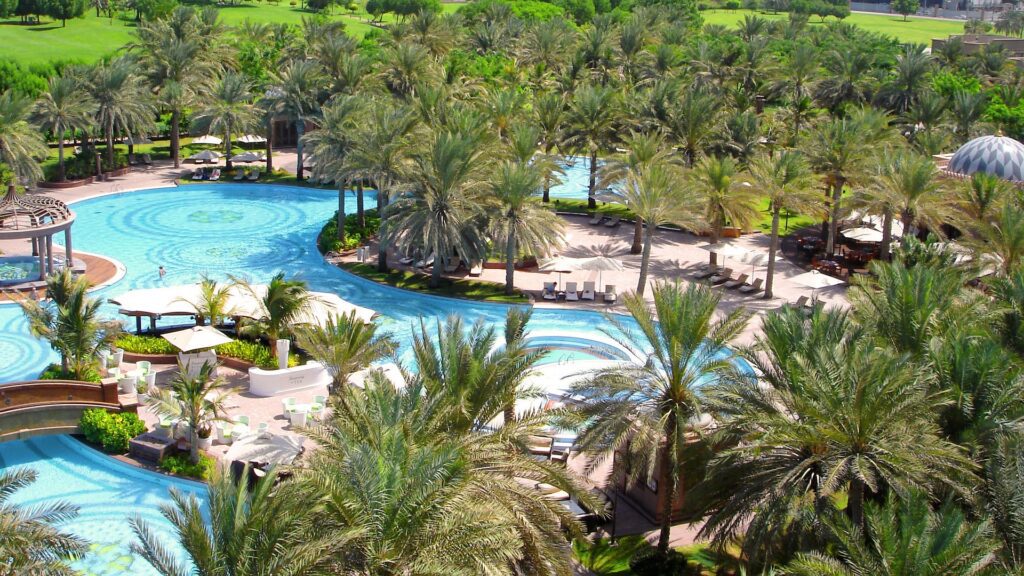 Abu Dhabi - Piscine e palmizi