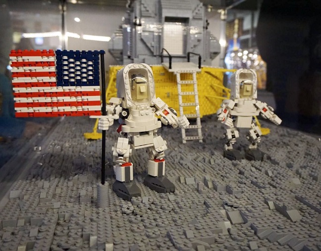 Telepress_Lego_Landing on the Moon