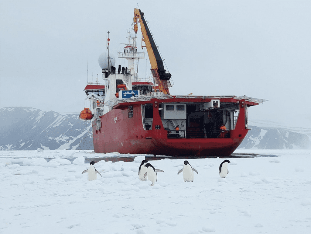 Un'immagine della Laurra Bassi - dal sito www.ogs.it/it/nave-da-ricerca-laura-bassi