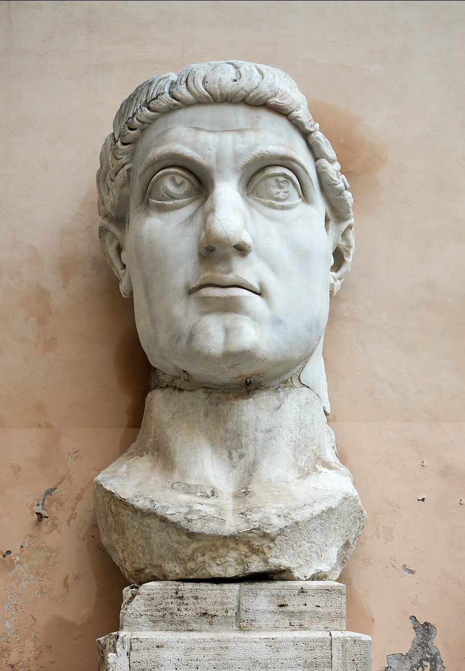 Volto di Costantino ai Musei Capitolini – da Wikipedia Volto di Costantino ai Musei Capitolini - da Wikipedia