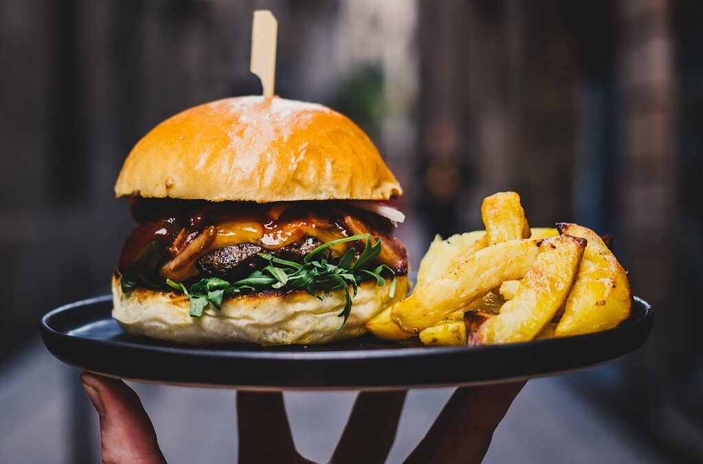 Hamburger, ogni anno in Italia se ne mangiano 250 milioni