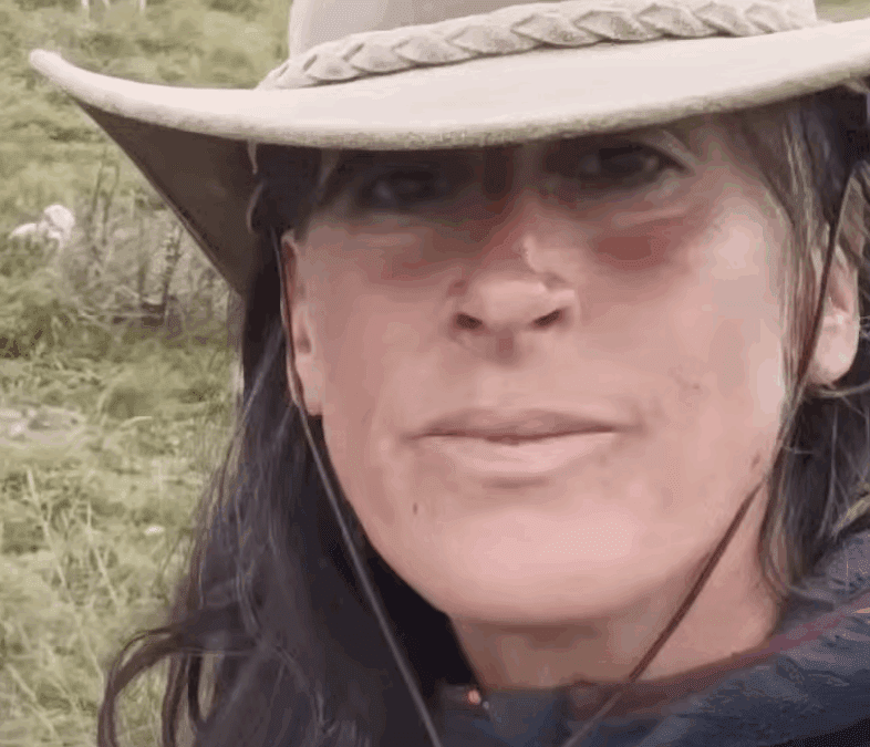 Mille pecore e quattro figli, la vita di Pamela la pastora