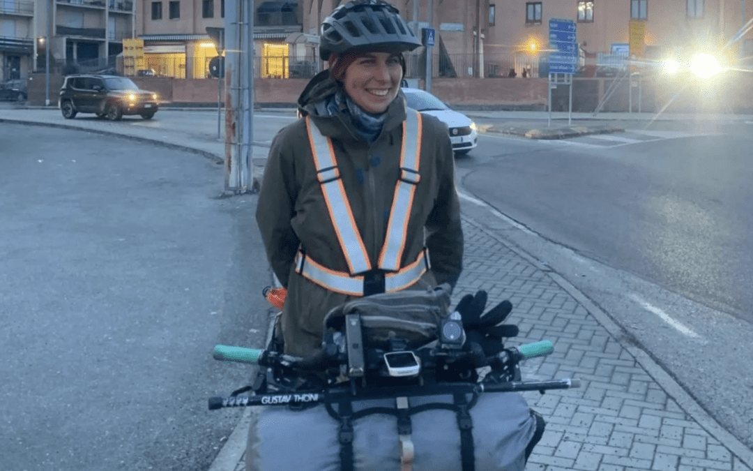 Torna in Italia l’ingegnera che ha girato il mondo in bici