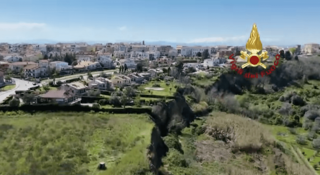 Frana di Petacciato - da video vigili del fuoco