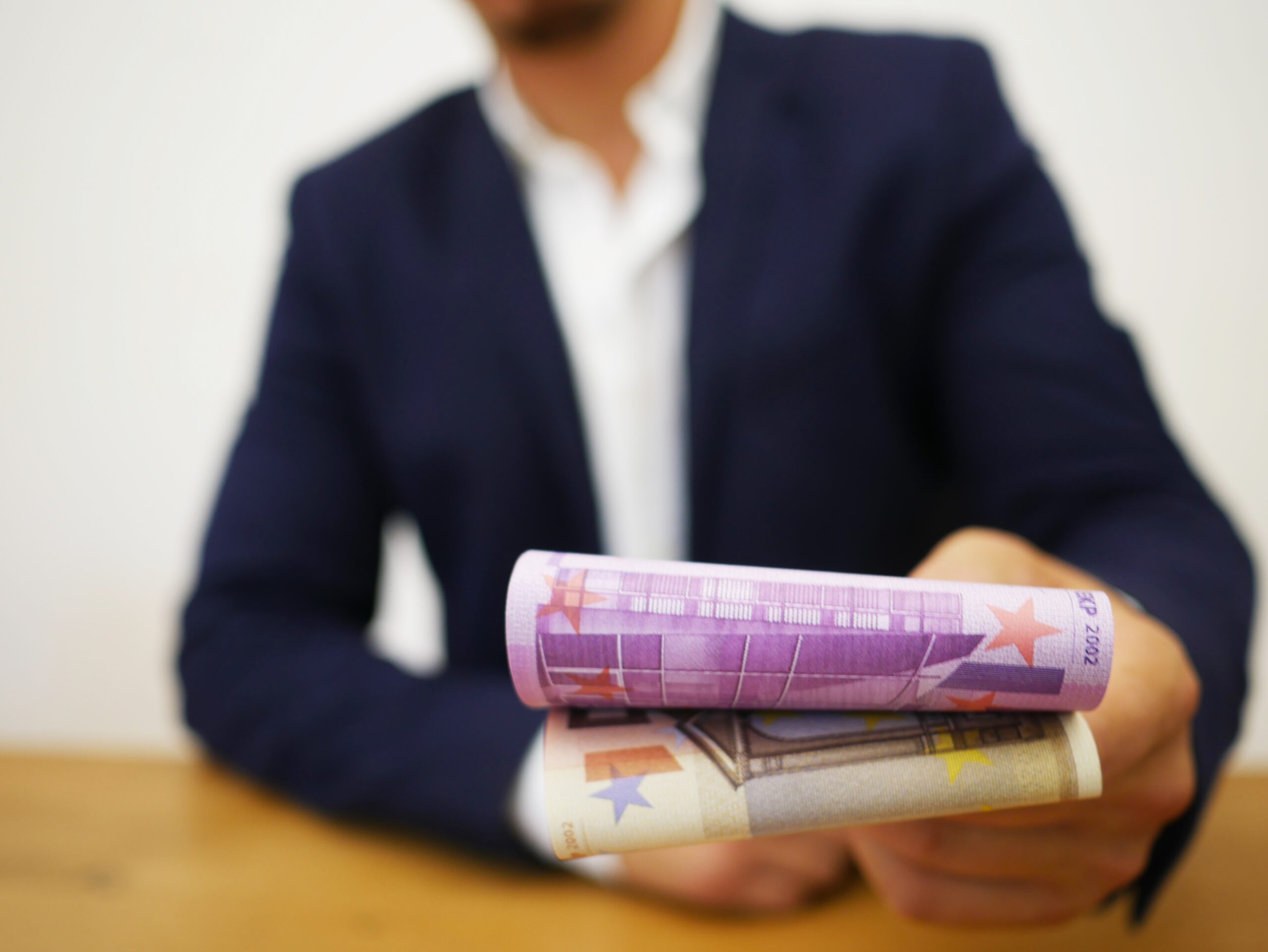 raten-kauf-loan-stipendi italiani sotto media UE
