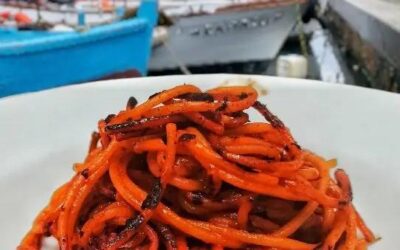 Spaghetti all’assassina: come un’improvvisazione del 1967 è diventata il piatto simbolo di Bari