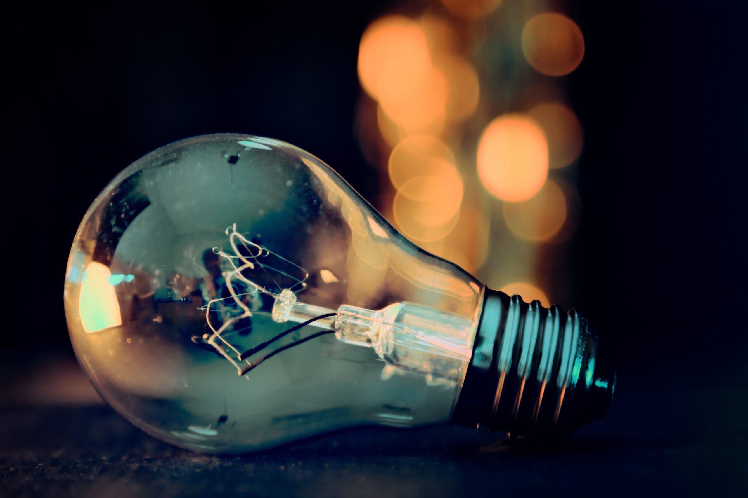 jplenio-light-bulb-elettricità